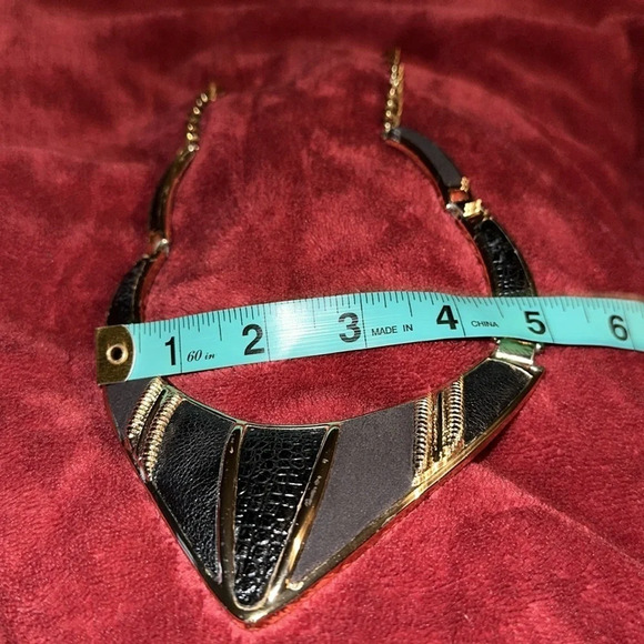 BCBG MaxAzria Vintage Glam Retro Curved Enamel Black  Gold Statement Necklace - Picture 9 of 14